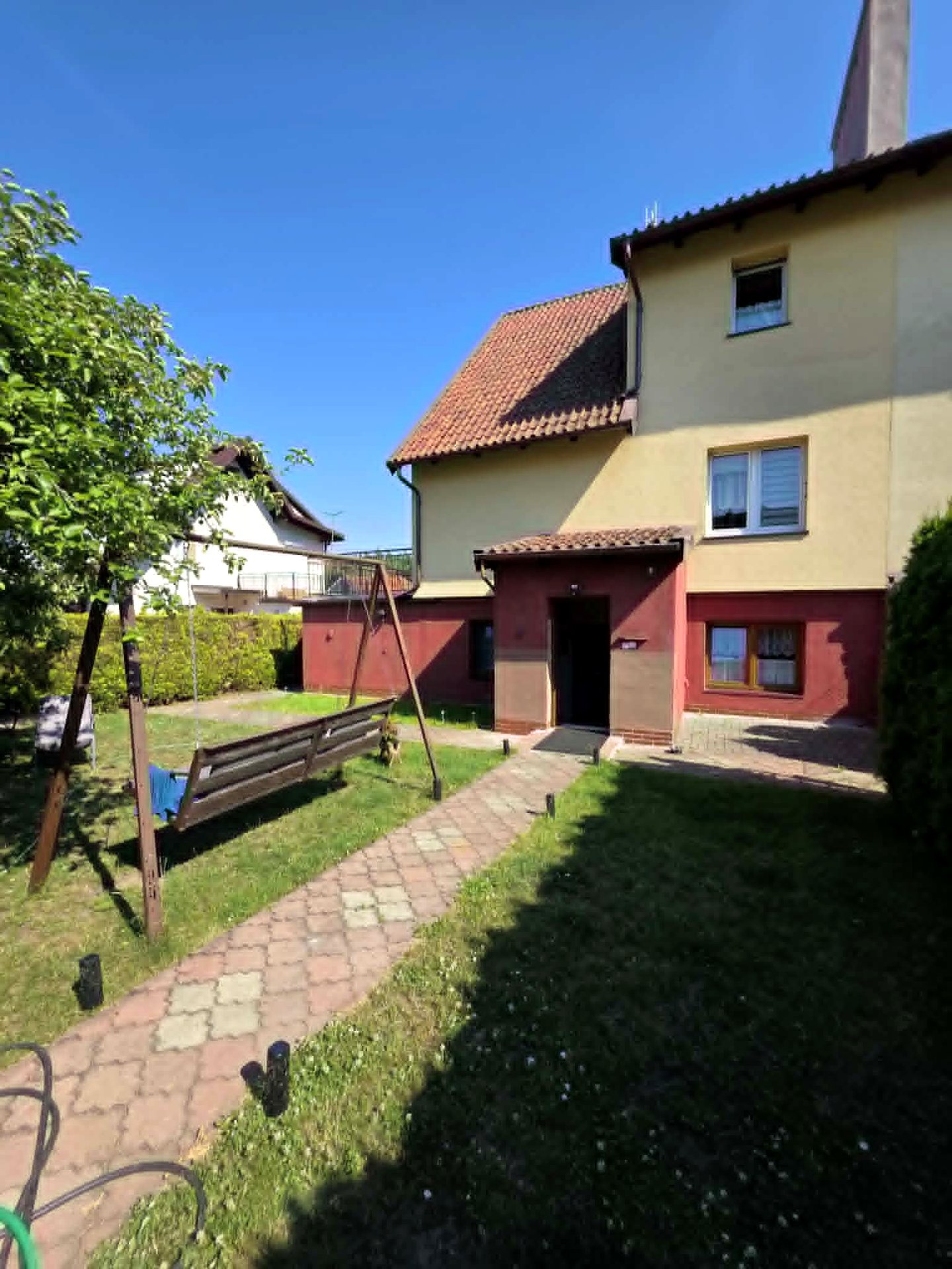 04-dom-ogrod-szeroko.jpg